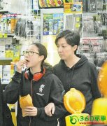 成龙私生女近照曝光 像极房祖名(图)